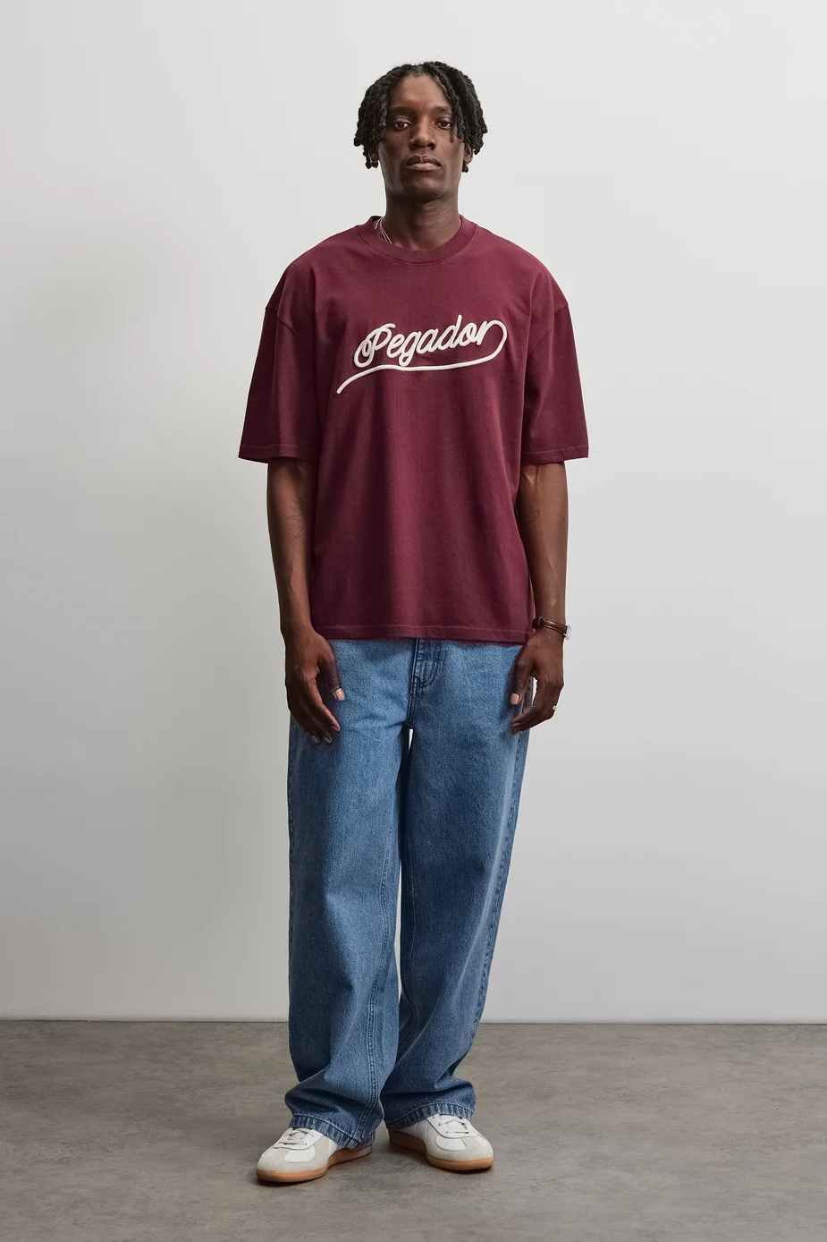 Το Pegador Bocairent Oversized Tee συνδυάζει άνεση και σύγχρονο streetwear στυλ. Η oversized γραμμή προσφέρει χαλαρή εφαρμογή, ενώ οι χαμηλωμένοι ώμοι ενισχύουν τη relaxed αισθητική του T-shirt.