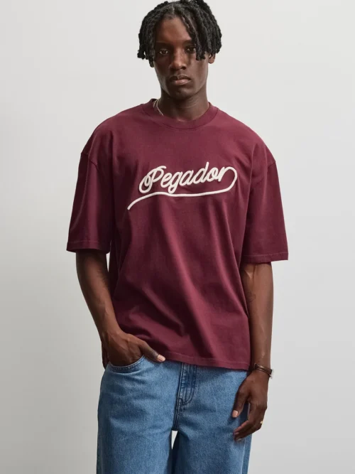 Το Pegador Bocairent Oversized Tee συνδυάζει άνεση και σύγχρονο streetwear στυλ. Η oversized γραμμή προσφέρει χαλαρή εφαρμογή, ενώ οι χαμηλωμένοι ώμοι ενισχύουν τη relaxed αισθητική του T-shirt.