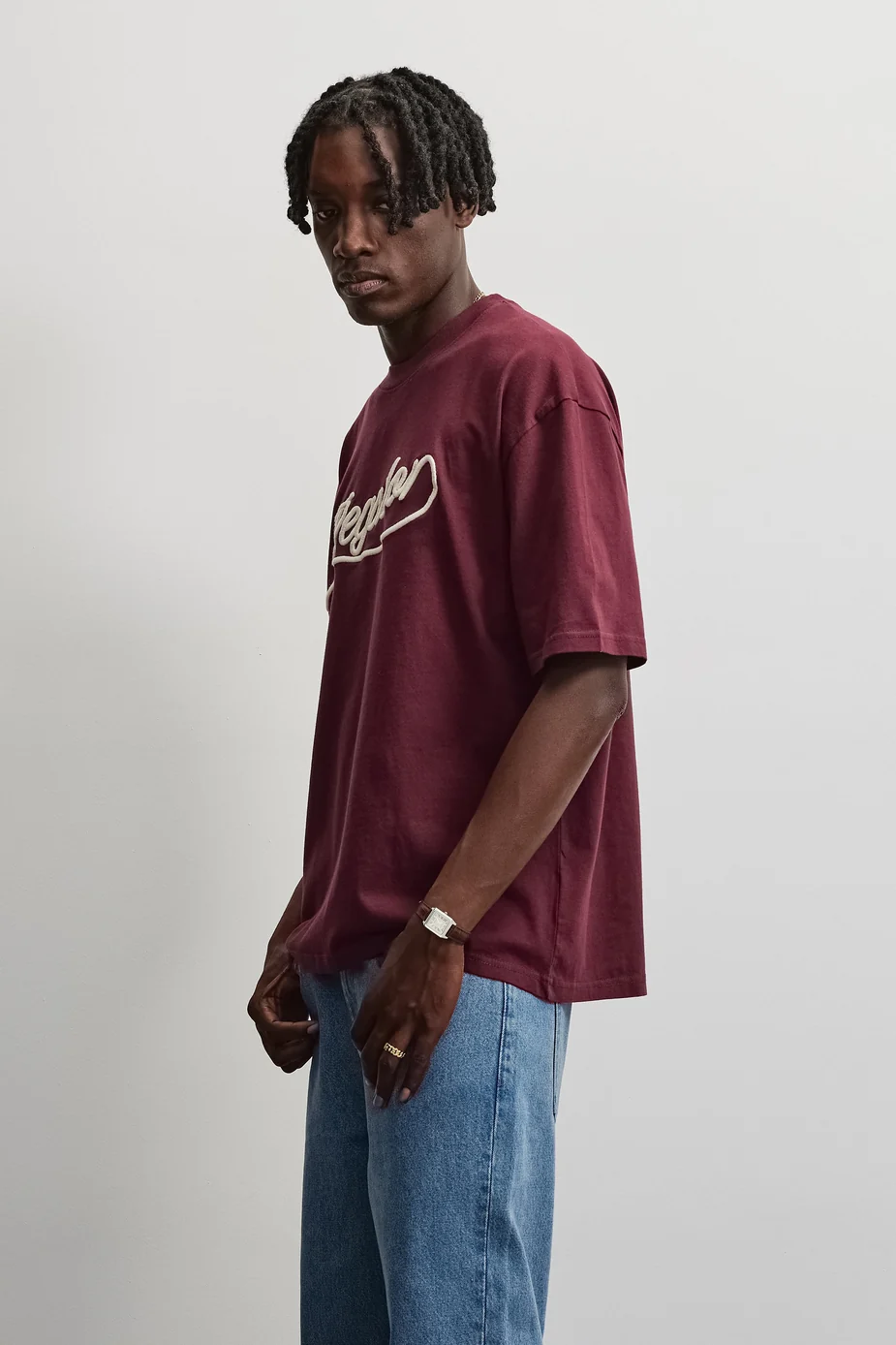 Το Pegador Bocairent Oversized Tee συνδυάζει άνεση και σύγχρονο streetwear στυλ. Η oversized γραμμή προσφέρει χαλαρή εφαρμογή, ενώ οι χαμηλωμένοι ώμοι ενισχύουν τη relaxed αισθητική του T-shirt.