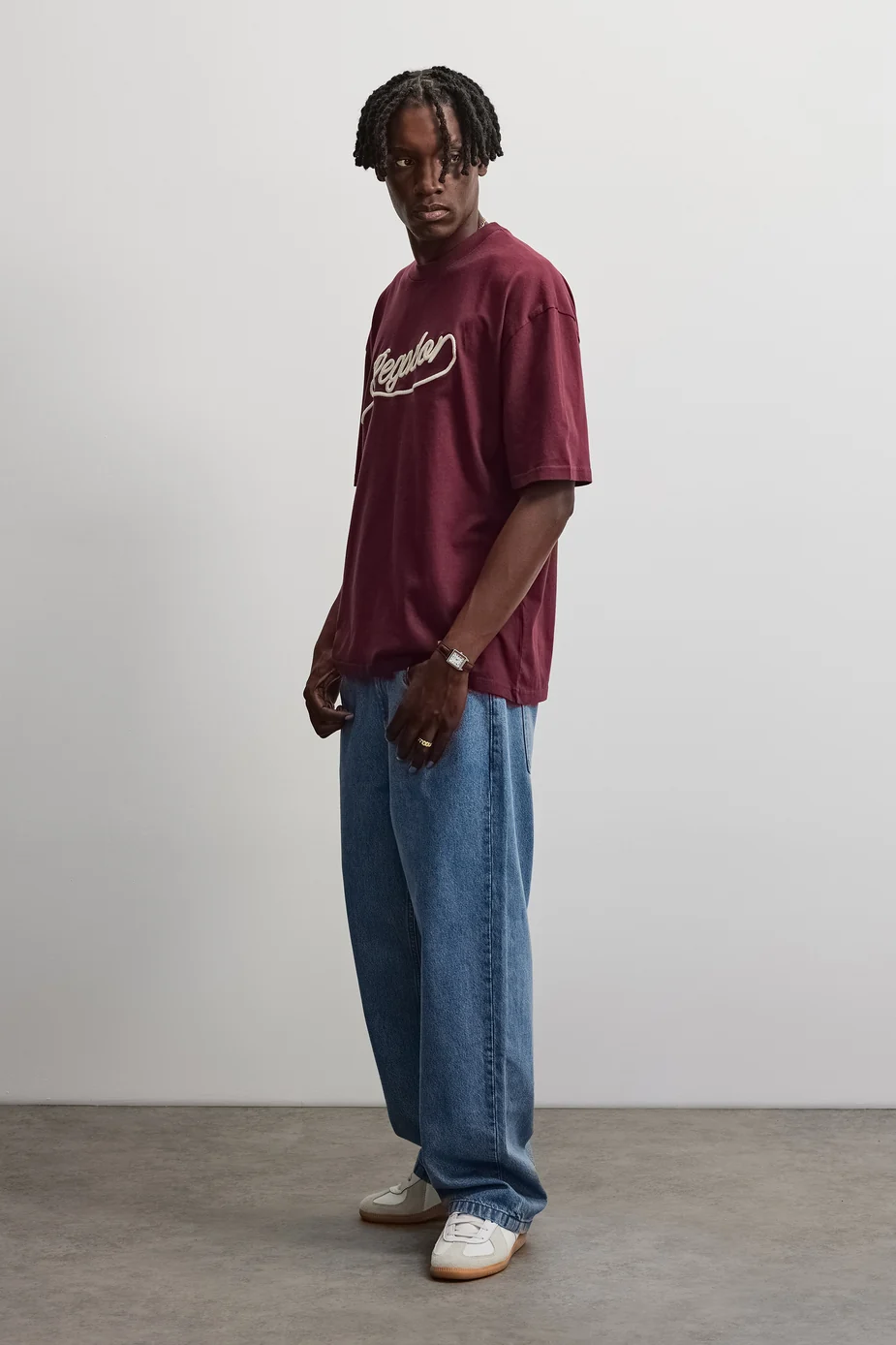 Το Pegador Bocairent Oversized Tee συνδυάζει άνεση και σύγχρονο streetwear στυλ. Η oversized γραμμή προσφέρει χαλαρή εφαρμογή, ενώ οι χαμηλωμένοι ώμοι ενισχύουν τη relaxed αισθητική του T-shirt.