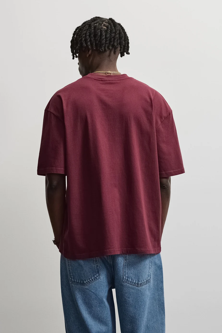 Το Pegador Bocairent Oversized Tee συνδυάζει άνεση και σύγχρονο streetwear στυλ. Η oversized γραμμή προσφέρει χαλαρή εφαρμογή, ενώ οι χαμηλωμένοι ώμοι ενισχύουν τη relaxed αισθητική του T-shirt.