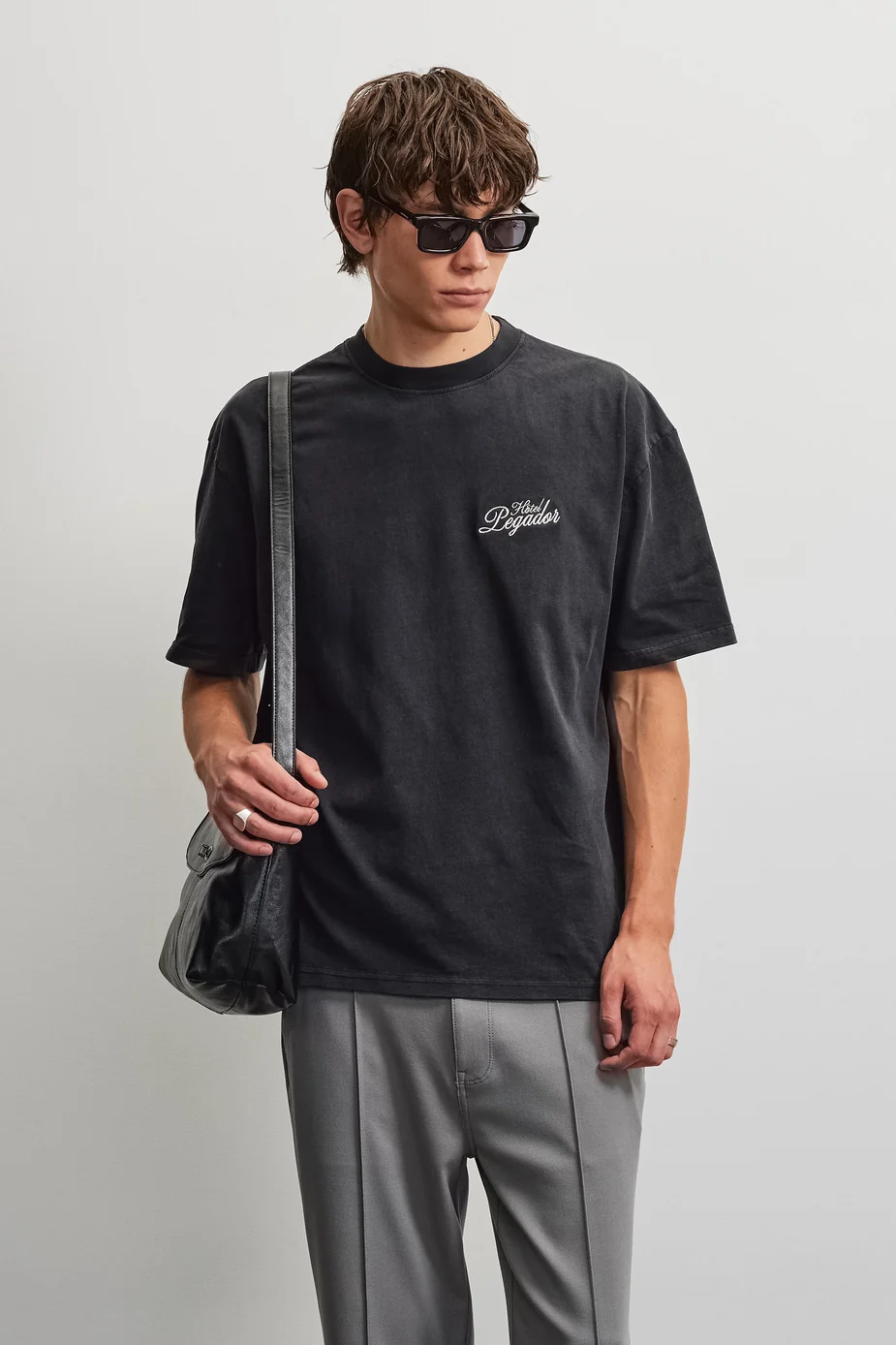 Το Pegador Harstad Oversized T-Shirt φέρνει αυθεντικό vintage χαρακτήρα σε ένα σύγχρονο streetwear σχέδιο. Η oversized γραμμή προσφέρει άνετη και χαλαρή εφαρμογή, ενώ οι χαμηλωμένοι ώμοι ενισχύουν τη relaxed αισθητική του T-shirt.