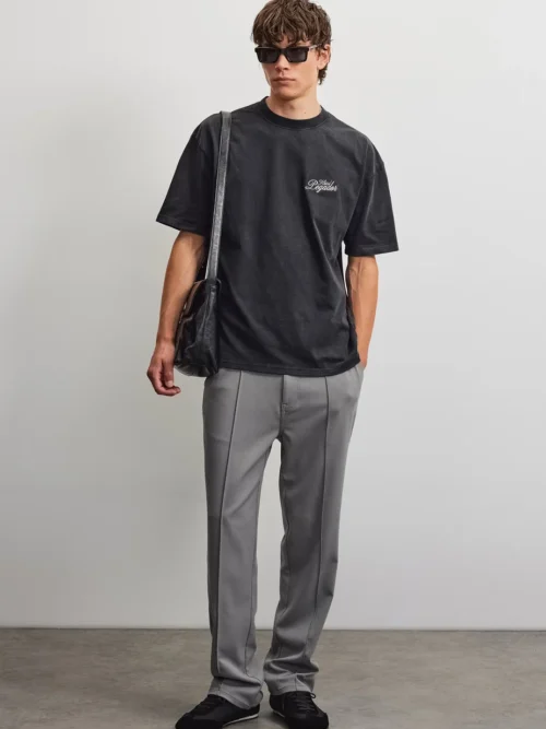 Το Pegador Harstad Oversized T-Shirt φέρνει αυθεντικό vintage χαρακτήρα σε ένα σύγχρονο streetwear σχέδιο. Η oversized γραμμή προσφέρει άνετη και χαλαρή εφαρμογή, ενώ οι χαμηλωμένοι ώμοι ενισχύουν τη relaxed αισθητική του T-shirt.