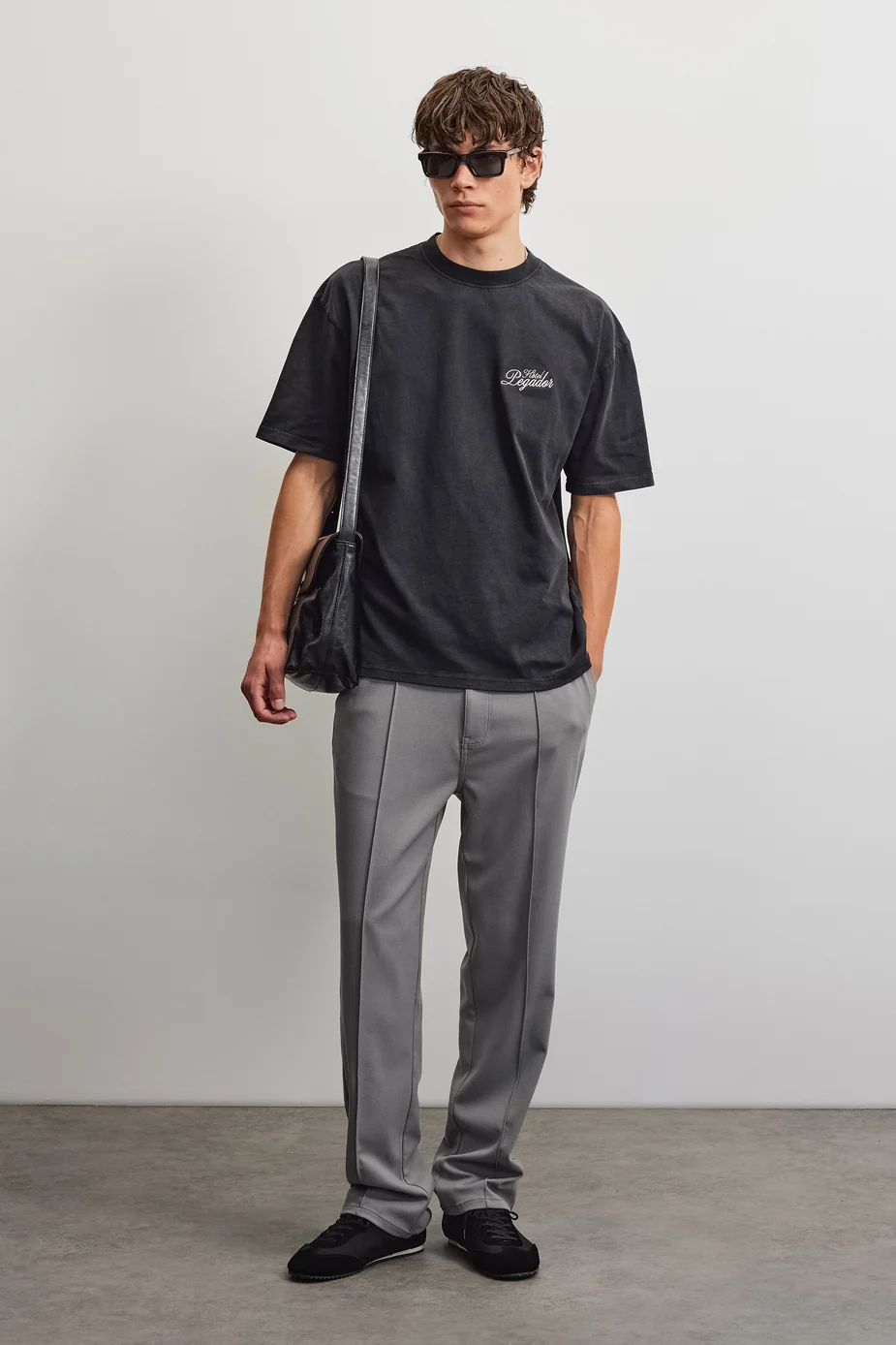 Το Pegador Harstad Oversized T-Shirt φέρνει αυθεντικό vintage χαρακτήρα σε ένα σύγχρονο streetwear σχέδιο. Η oversized γραμμή προσφέρει άνετη και χαλαρή εφαρμογή, ενώ οι χαμηλωμένοι ώμοι ενισχύουν τη relaxed αισθητική του T-shirt.