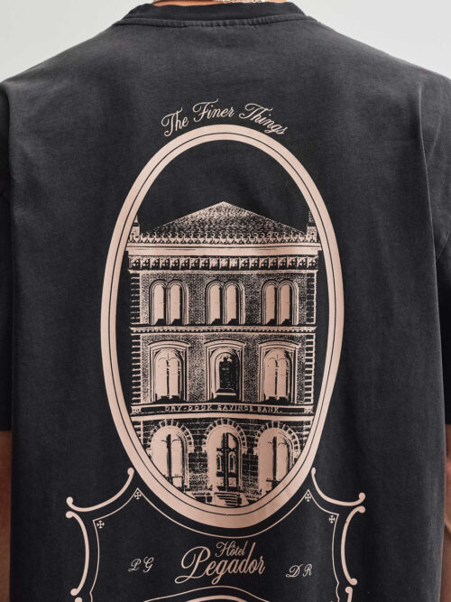 Το Pegador Harstad Oversized T-Shirt φέρνει αυθεντικό vintage χαρακτήρα σε ένα σύγχρονο streetwear σχέδιο. Η oversized γραμμή προσφέρει άνετη και χαλαρή εφαρμογή, ενώ οι χαμηλωμένοι ώμοι ενισχύουν τη relaxed αισθητική του T-shirt.