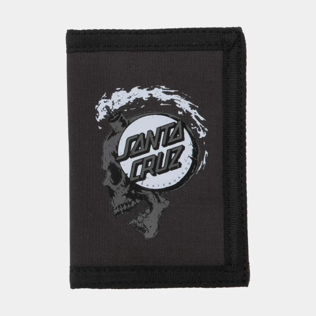 Santa-Cruz-Skateboards-SCA-MNY-0161_29bbefa5-7bc1-42a7-a4c9-e3edf4bd8c0d Το Santa Cruz Short Fuse Wallet συνδυάζει πρακτικότητα, ανθεκτικότητα και το αυθεντικό skate ύφος της Santa Cruz.