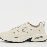 Τα Karl Kani Prime Runner 2 GS συνδυάζουν μοντέρνο streetwear στιλ με αθλητικό σχεδιασμό, αποτελώντας μια ιδανική επιλογή για καθημερινές εμφανίσεις.