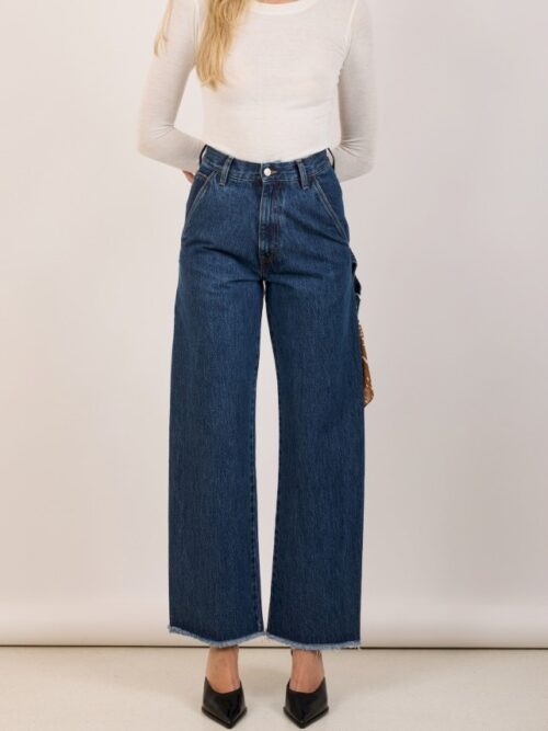 Το Megan Jeans της SALT & PEPPER JEANS CO. συνδυάζει τη διαχρονική denim αισθητική με μοντέρνες σχεδιαστικές λεπτομέρειες.