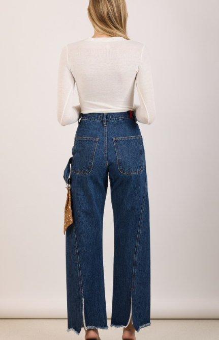 Το Megan Jean της SALT & PEPPER JEANS CO. συνδυάζει τη διαχρονική denim αισθητική με μοντέρνες σχεδιαστικές λεπτομέρειες.