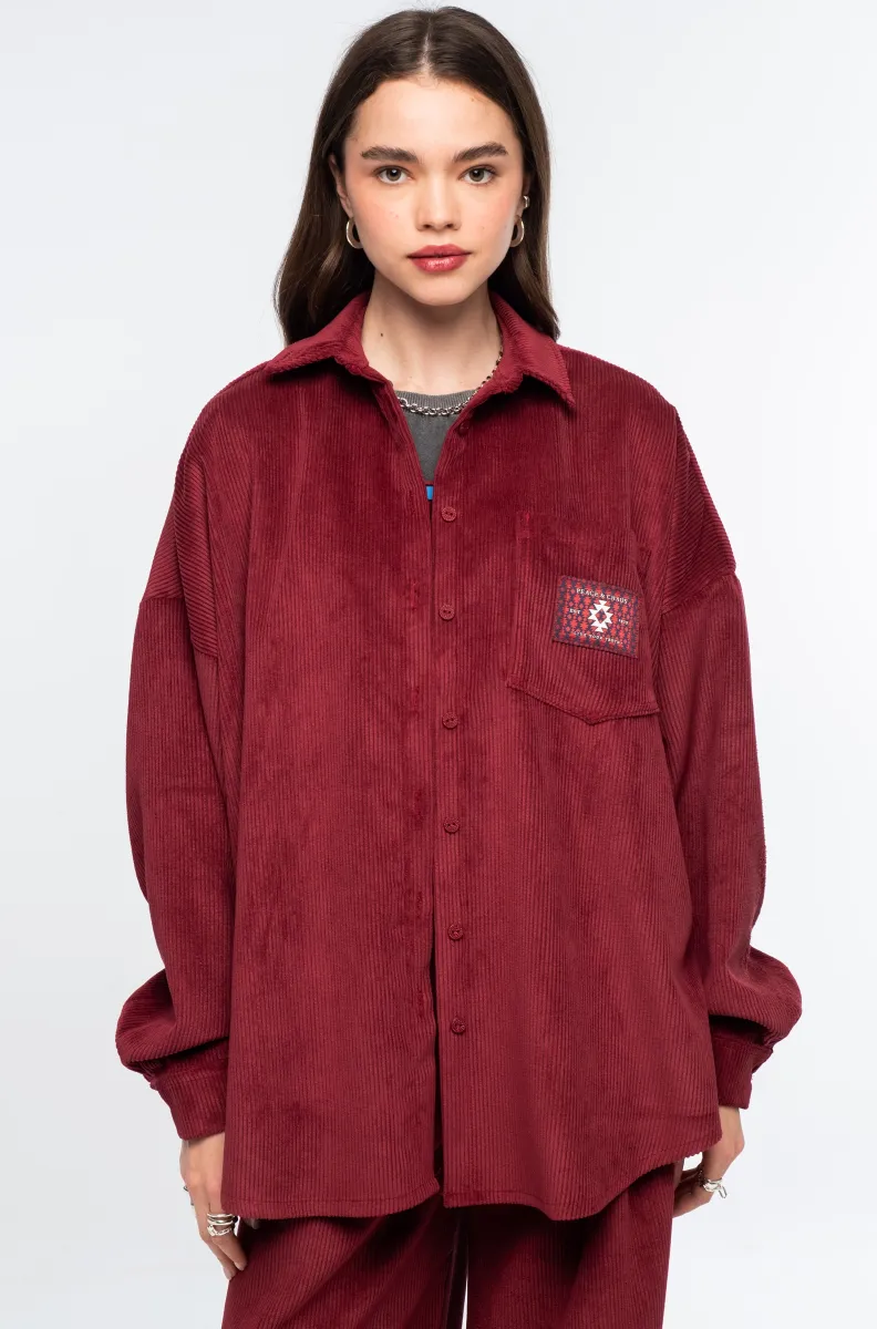 Το Rustic Shirt της Peace + Chaos συνδυάζει τη διαχρονική αισθητική του πουκαμίσου με τη σύγχρονη, χαλαρή γραμμή και την ιδιαίτερη ταυτότητα του brand