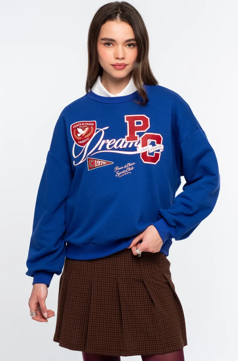 Το Varsity Sweater της Peace + Chaos συνδυάζει τη διαχρονική αισθητική των αμερικανικών κολεγίων με τη σύγχρονη δημιουργική ταυτότητα του brand