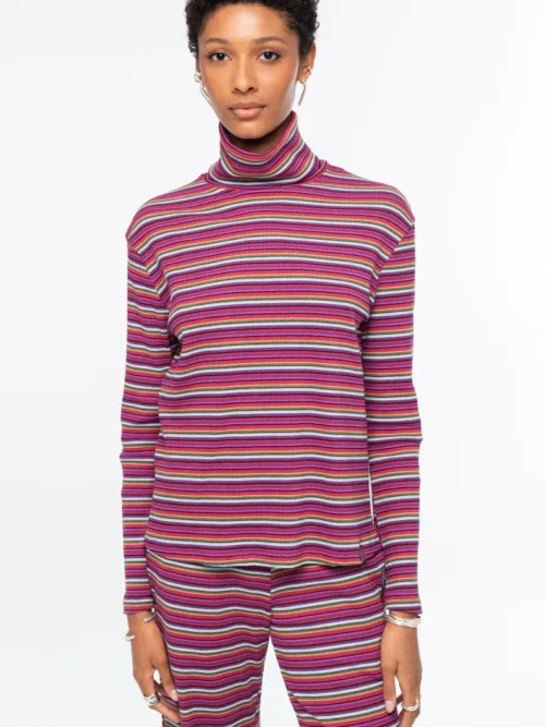 Η HARMONY TURTLENECK TOP της Peace + Chaos συνδυάζει μοντέρνο σχεδιασμό, άνεση και έντονα χρώματα.