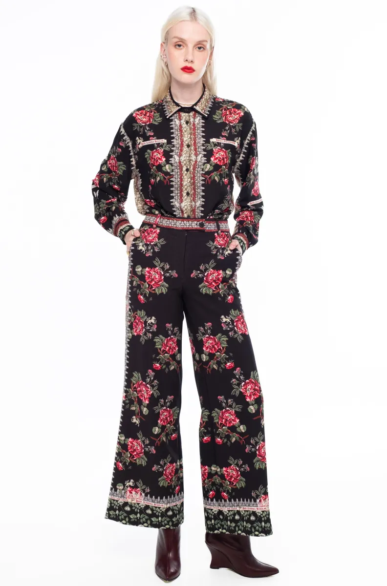 Το Imperial Pants της Peace + Chaos συνδυάζει τη σκοτεινή γοητεία της gothic αισθητικής με την εκλεπτυσμένη γραμμή της σύγχρονης ραπτικής.