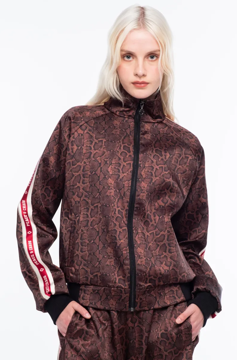 w26809_1_copy Αναδείξτε το προσωπικό σας στυλ με το Venomous Jacket της Peace + Chaos, ένα εντυπωσιακό bomber jacket που συνδυάζει τη sporty αισθητική με εξωτικές λεπτομέρειες.