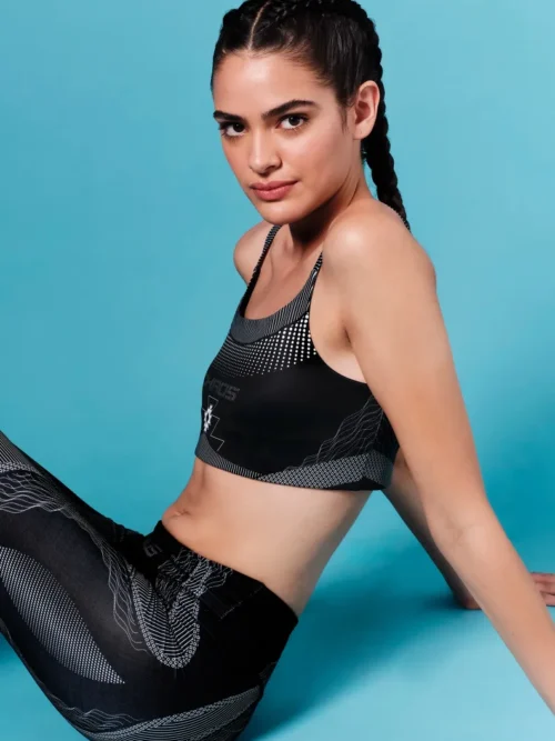 Το Flux Sports Bra της Peace + Chaos συνδυάζει άνεση, λειτουργικότητα και ξεχωριστό design.