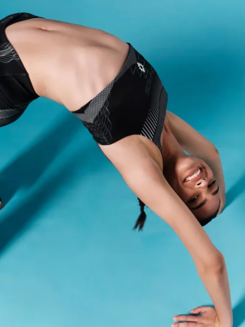 Το Flux Sports Bra της Peace + Chaos συνδυάζει άνεση, λειτουργικότητα και ξεχωριστό design.
