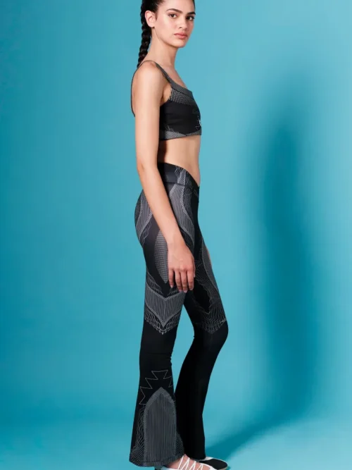 Το Flux Sports Bra της Peace + Chaos συνδυάζει άνεση, λειτουργικότητα και ξεχωριστό design.