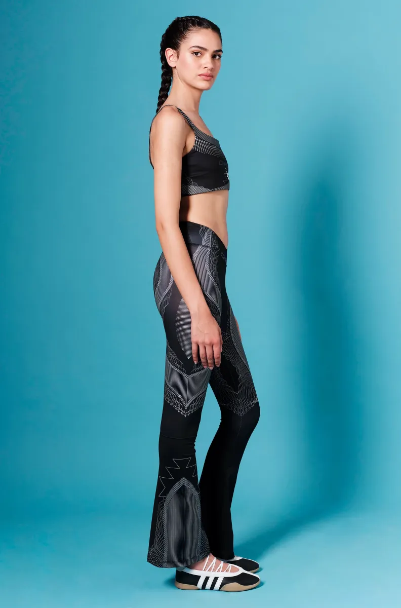 Το Flux Sports Bra της Peace + Chaos συνδυάζει άνεση, λειτουργικότητα και ξεχωριστό design.
