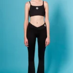 Το Stillness Sports Bra της Peace + Chaos συνδυάζει άνεση, minimal αισθητική και ιδιαίτερο συμβολισμό.