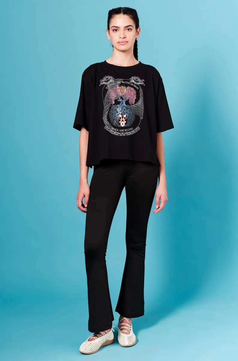 yw26204_2 Το Anavasis T-Shirt της Peace + Chaos συνδυάζει minimal αισθητική, άνεση και ένα ιδιαίτερο μήνυμα.